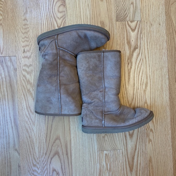 UGG Australia Classic Tall Boots Size 8 - Picture 1 of 7